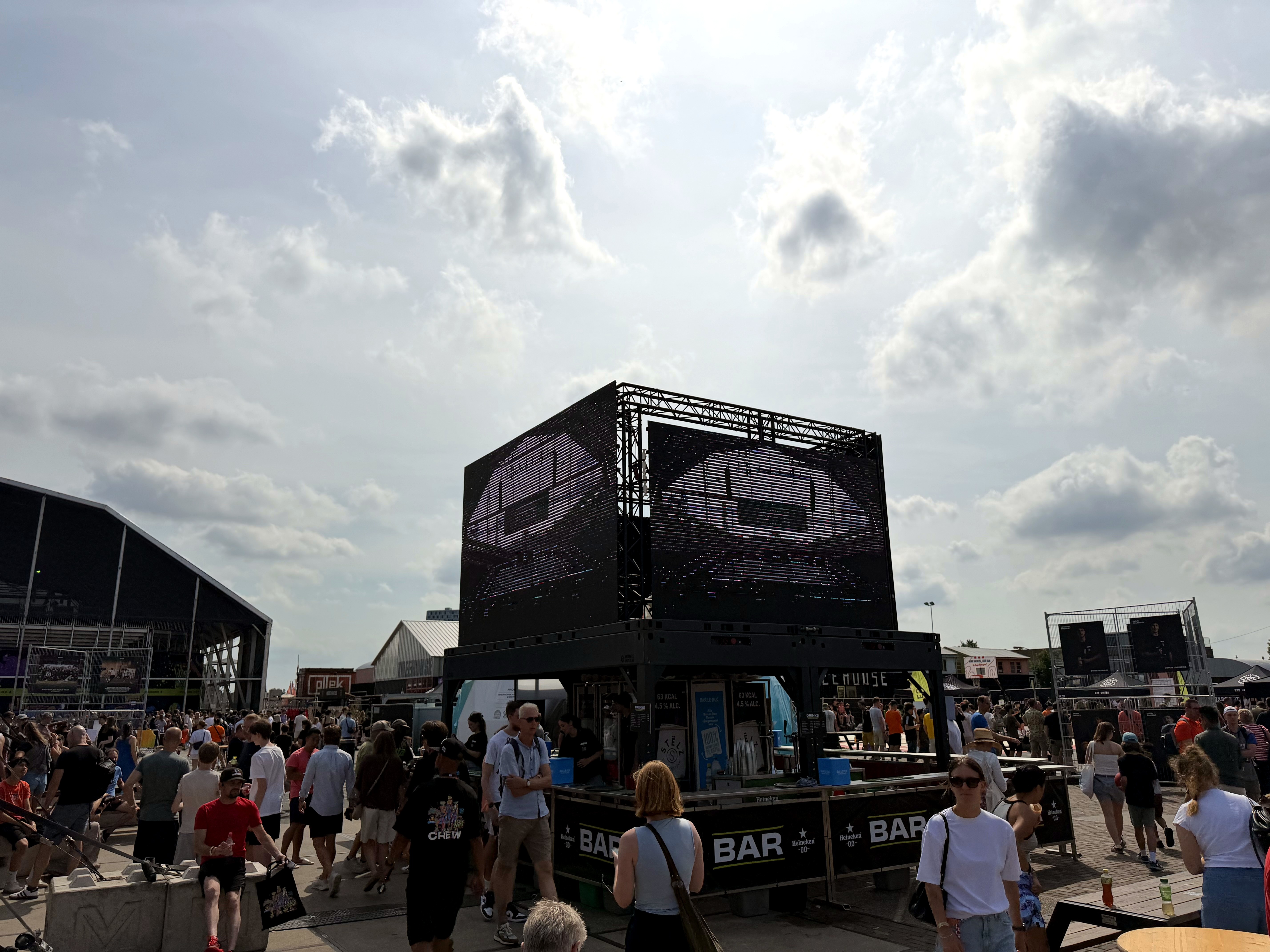 Barunits op festivals: zo combineer je horeca en beleving met één structuur